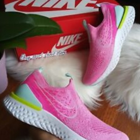 nike epic phantom react flyknit pink